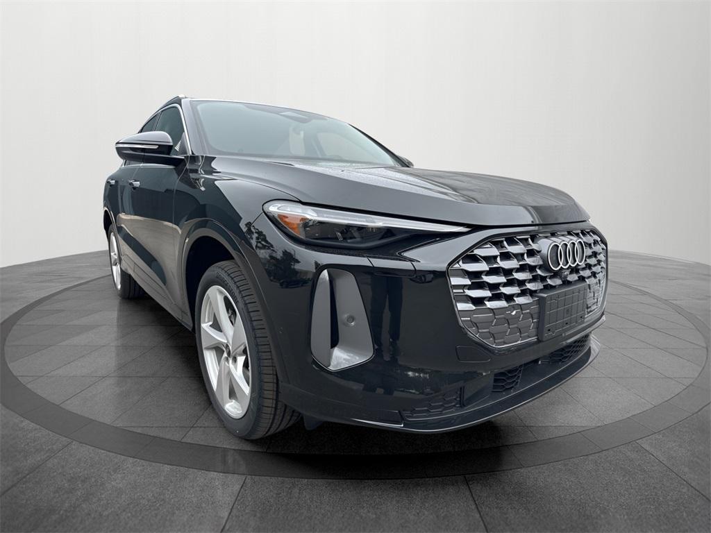 new 2025 Audi Q5 car, priced at $56,075