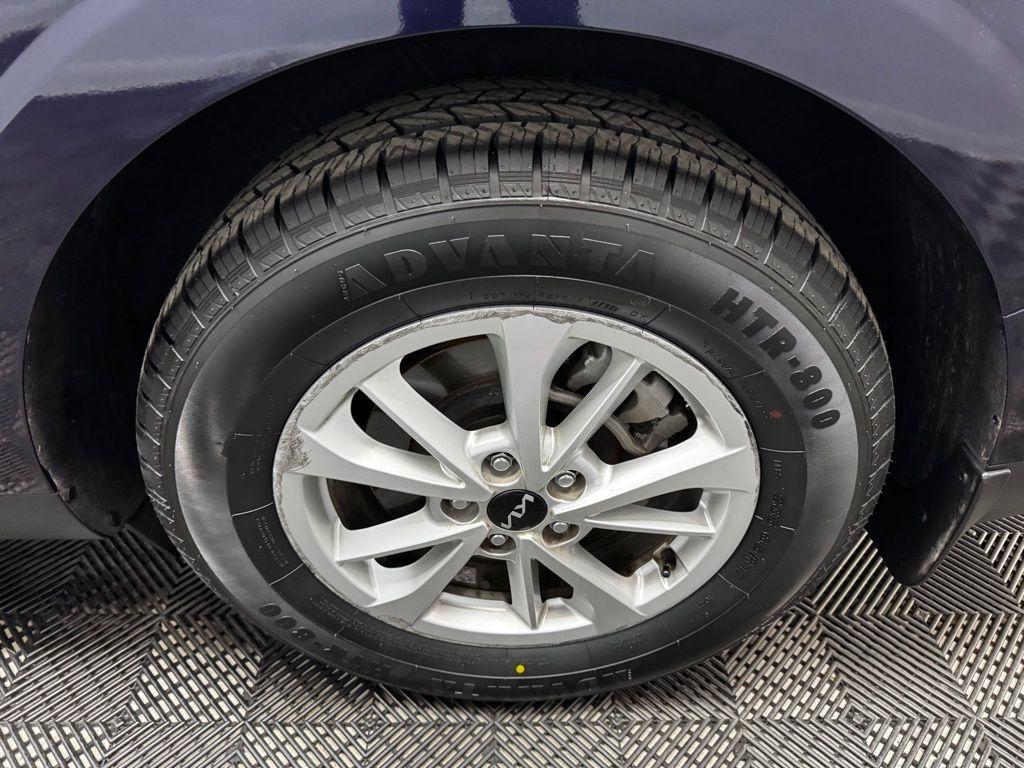 used 2024 Kia Carnival car, priced at $25,899