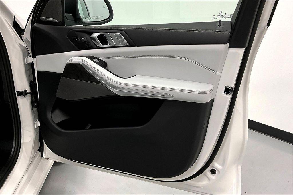new 2026 BMW X7 car, priced at $99,885