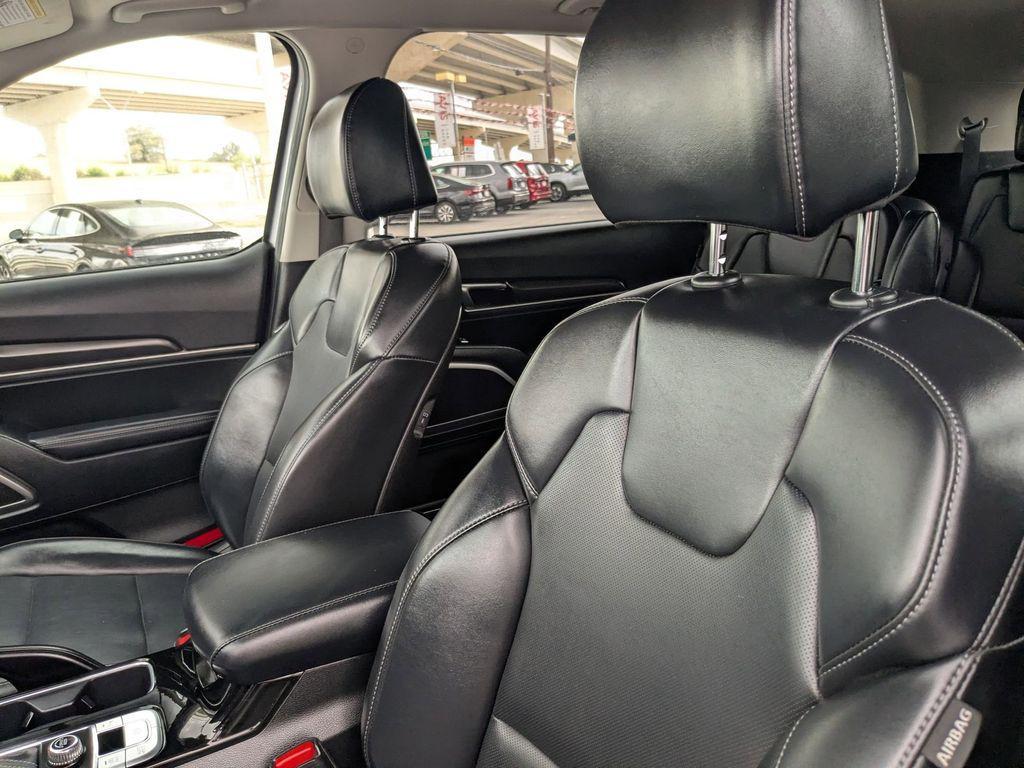 used 2025 Kia Telluride car, priced at $31,999