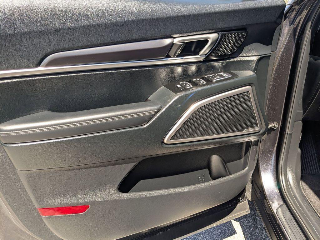 used 2025 Kia Telluride car, priced at $31,999