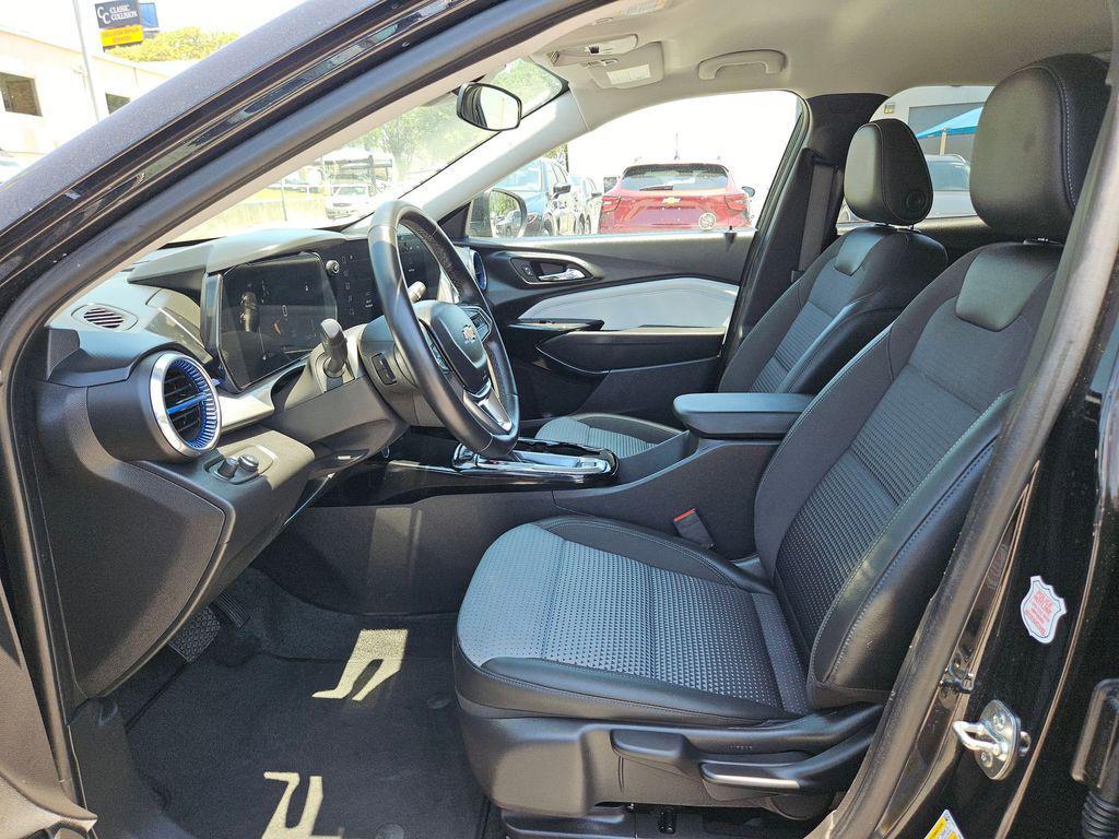 used 2025 Chevrolet Trax car, priced at $18,899