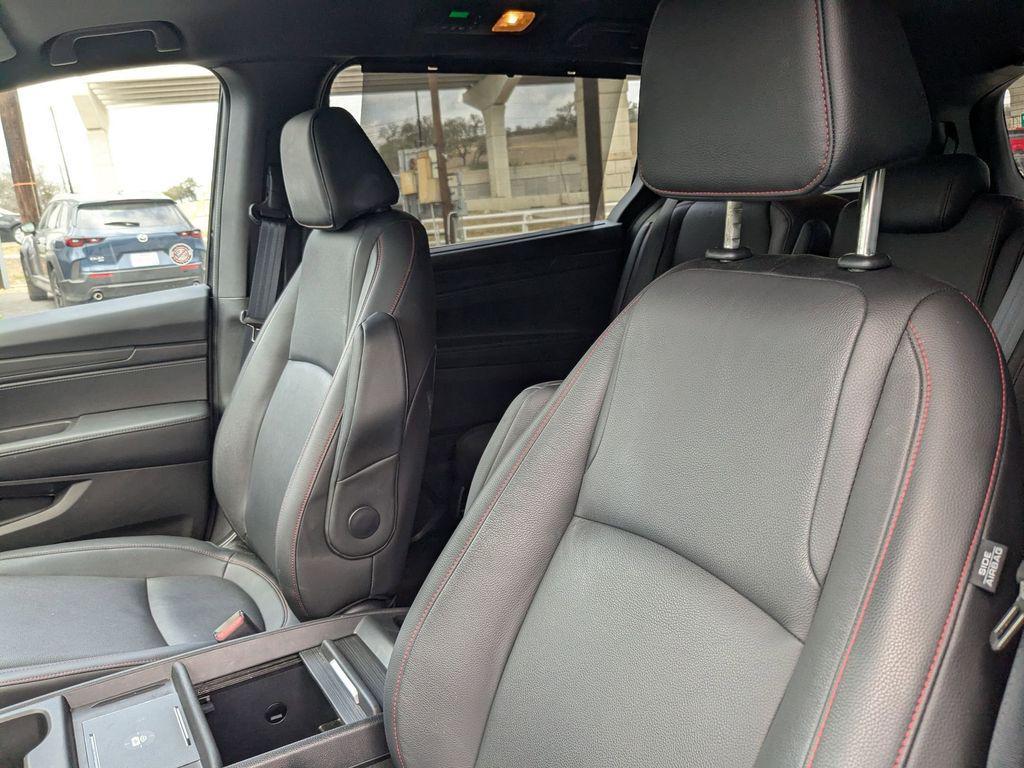 used 2025 Honda Odyssey car, priced at $36,709