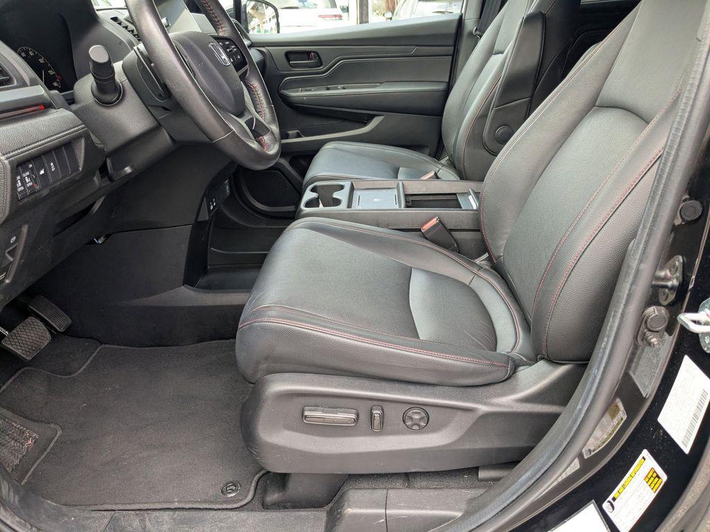 used 2025 Honda Odyssey car, priced at $36,709
