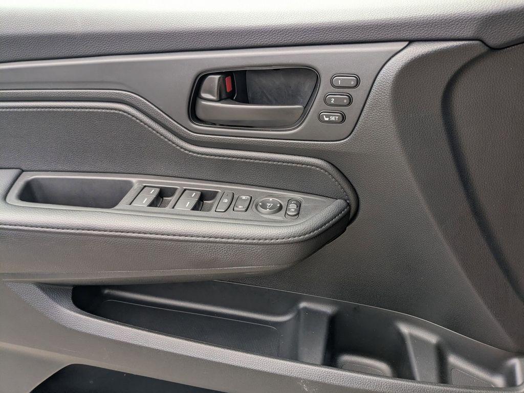 used 2025 Honda Odyssey car, priced at $36,709