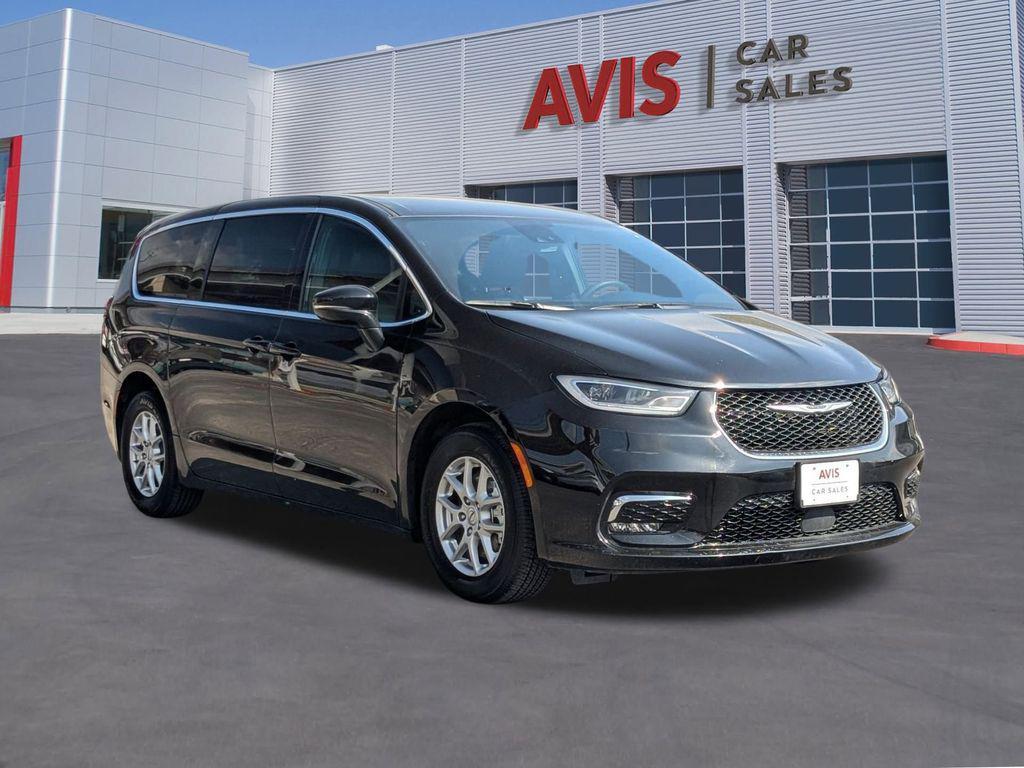 used 2025 Chrysler Pacifica car, priced at $26,899