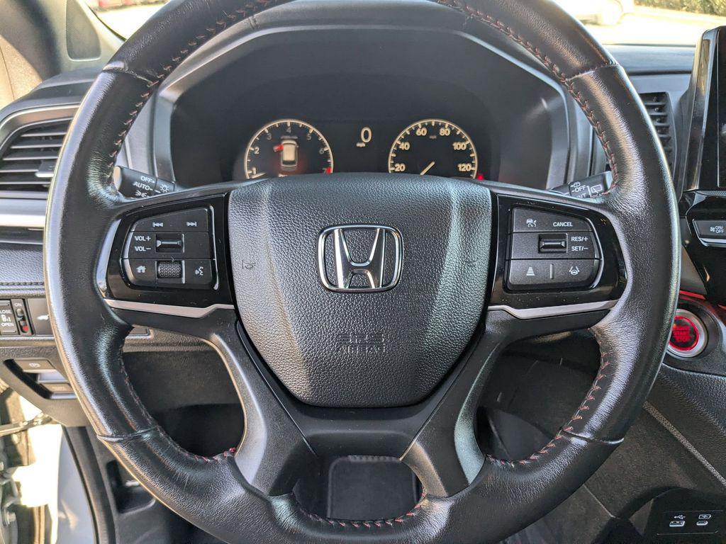 used 2025 Honda Odyssey car, priced at $35,749