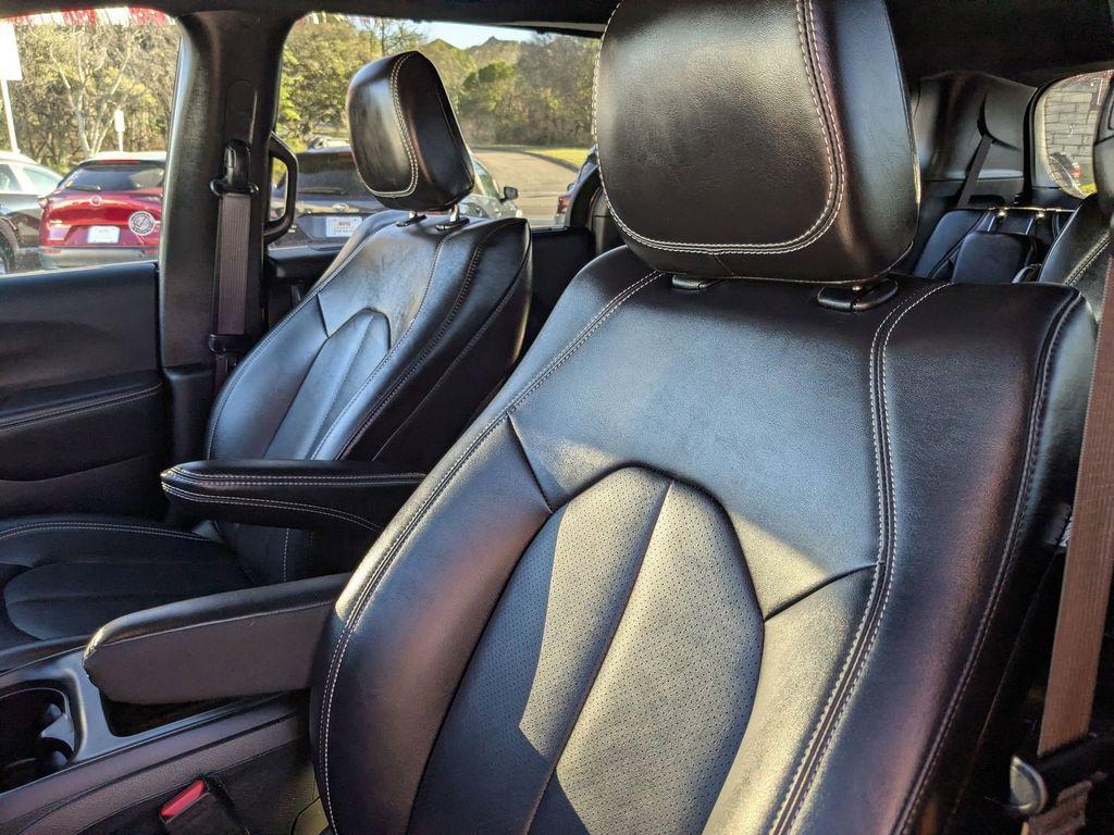 used 2025 Chrysler Pacifica car, priced at $28,899