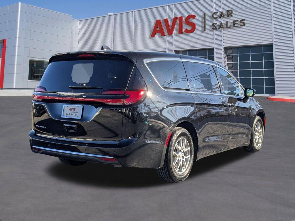 used 2025 Chrysler Pacifica car, priced at $28,899