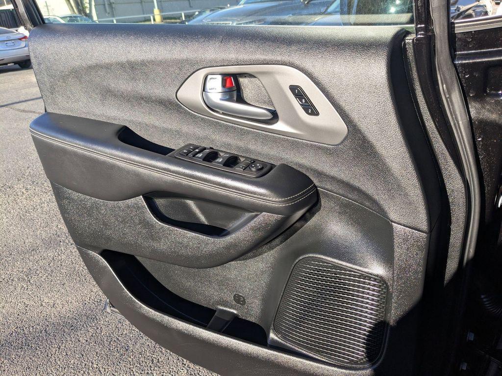 used 2025 Chrysler Pacifica car, priced at $28,899