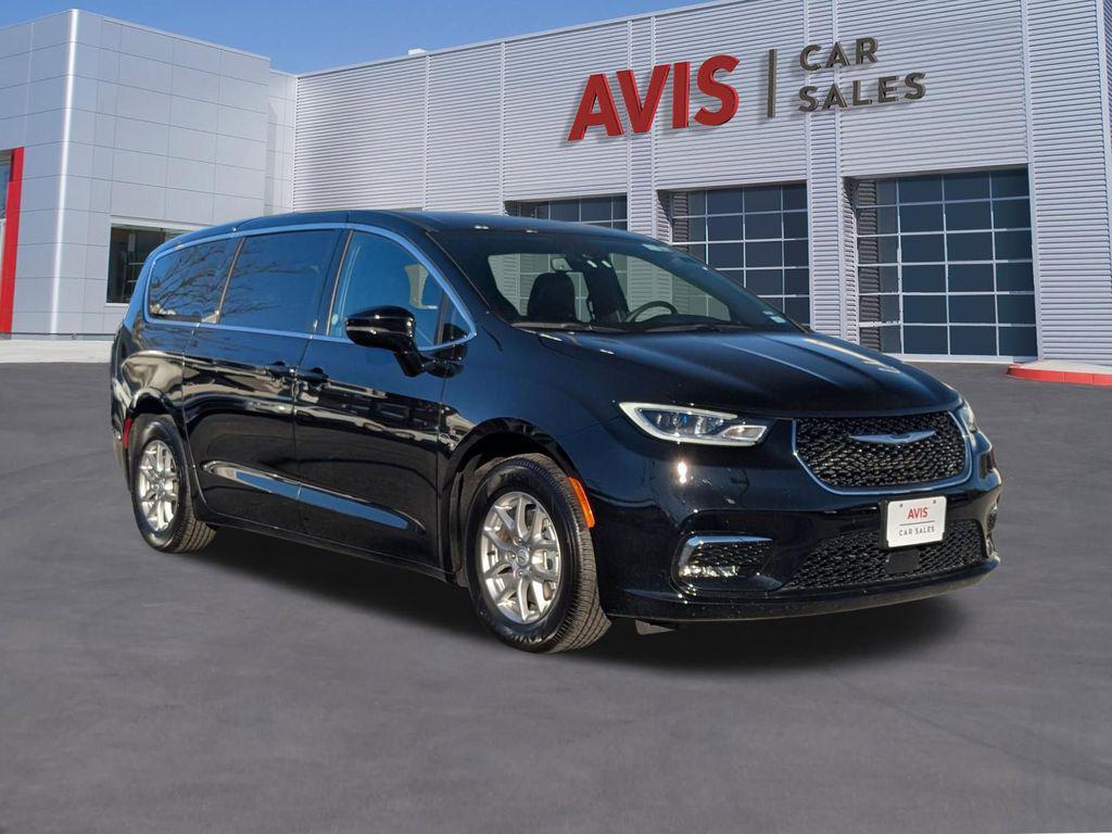 used 2025 Chrysler Pacifica car, priced at $28,899