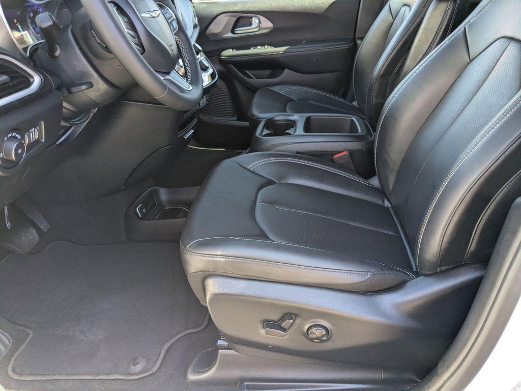 used 2025 Chrysler Pacifica car, priced at $28,899