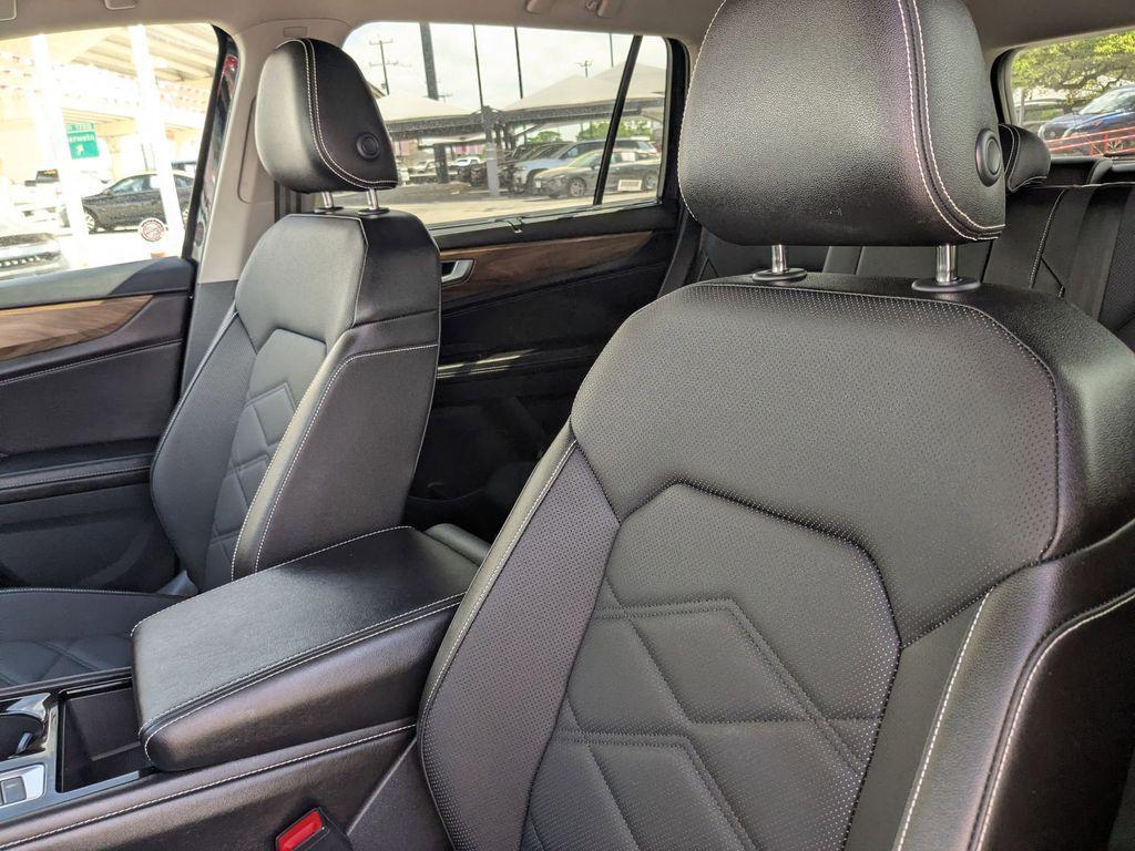 used 2025 Volkswagen Atlas car, priced at $28,139