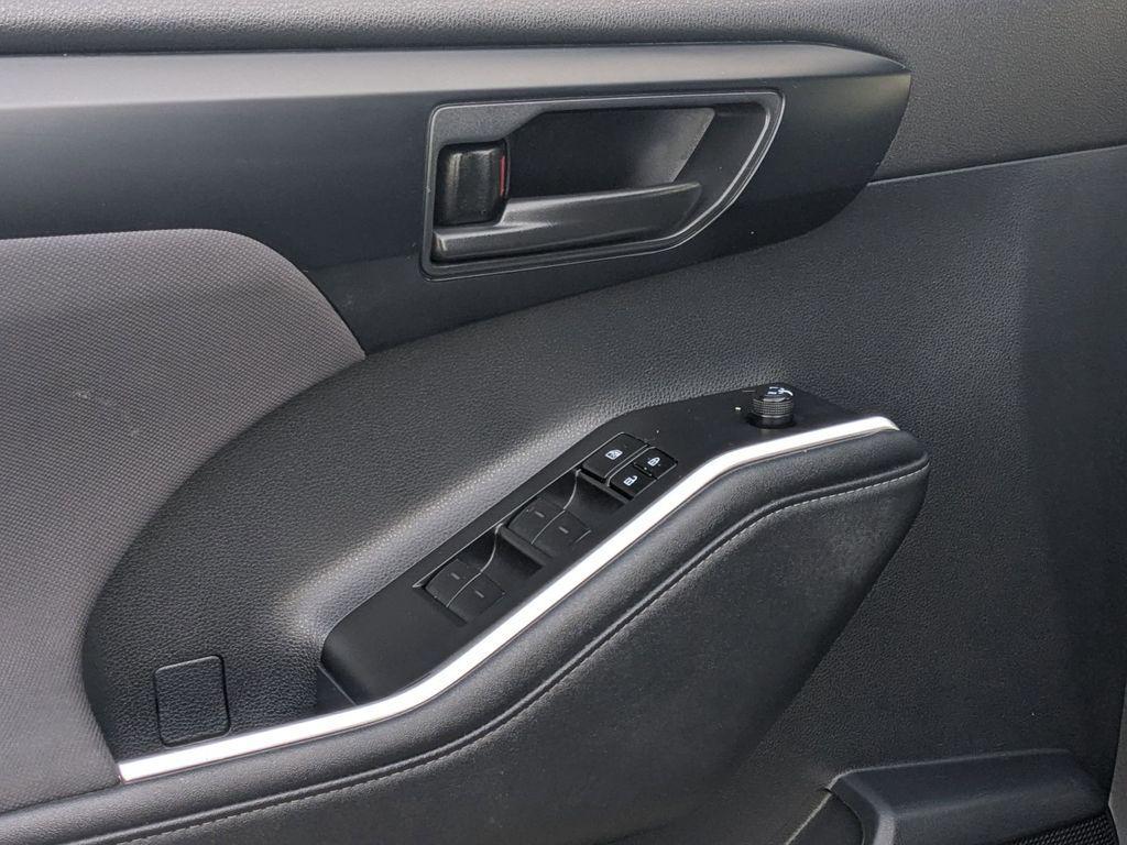 used 2024 Toyota Highlander car, priced at $31,399