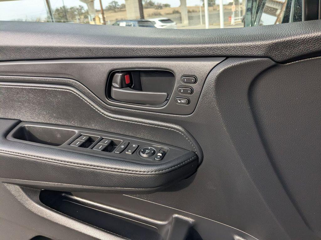 used 2025 Honda Odyssey car, priced at $35,449