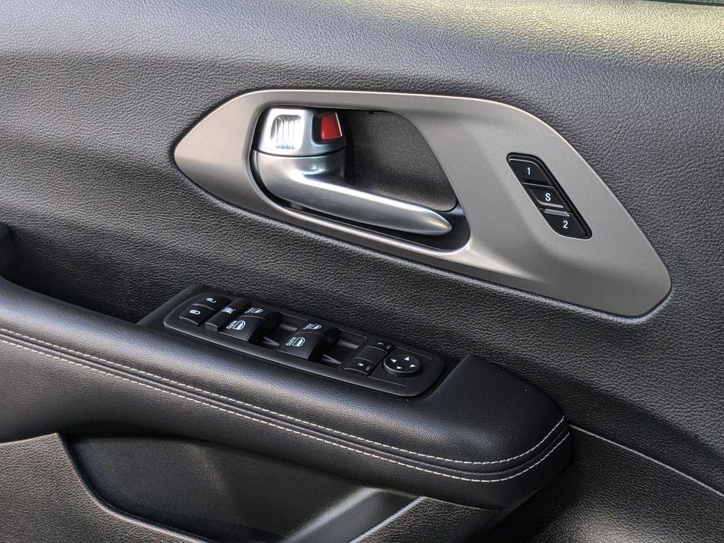 used 2025 Chrysler Pacifica car, priced at $27,899