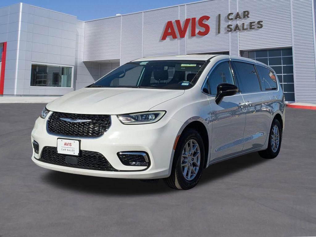 used 2025 Chrysler Pacifica car, priced at $27,899