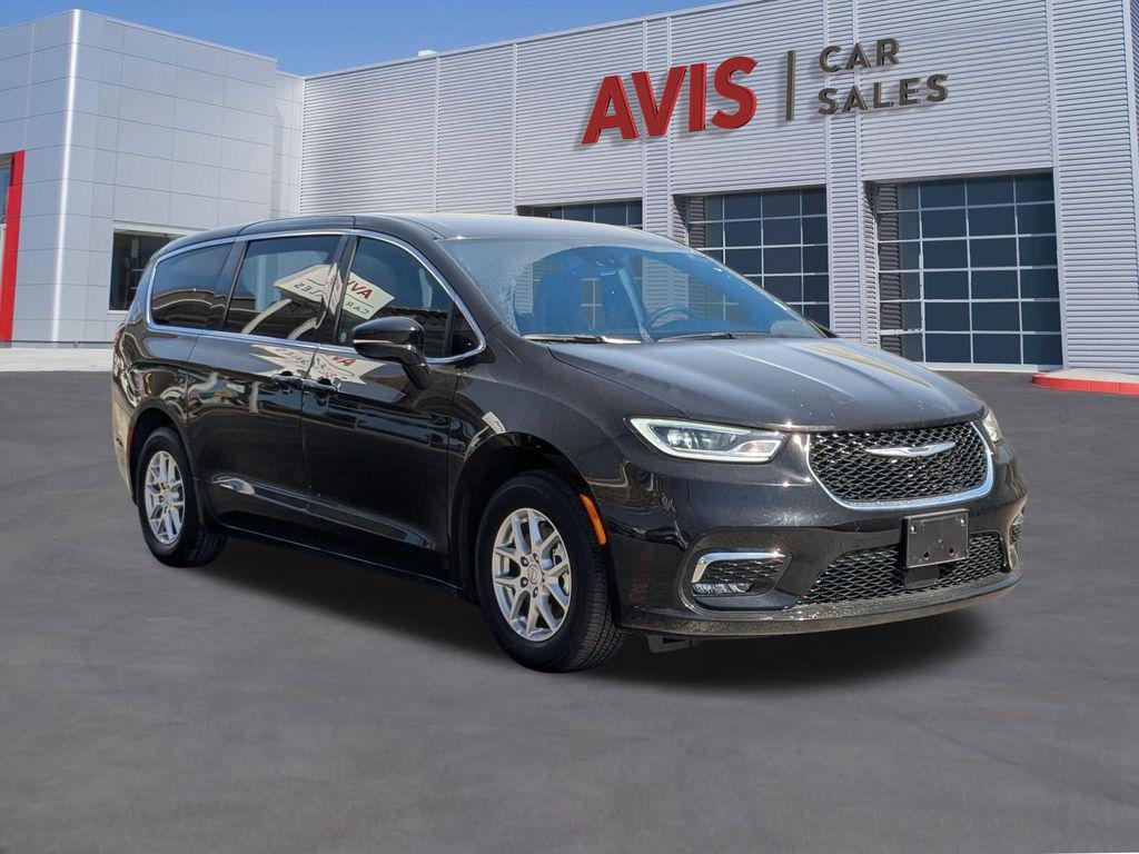used 2025 Chrysler Pacifica car, priced at $27,499