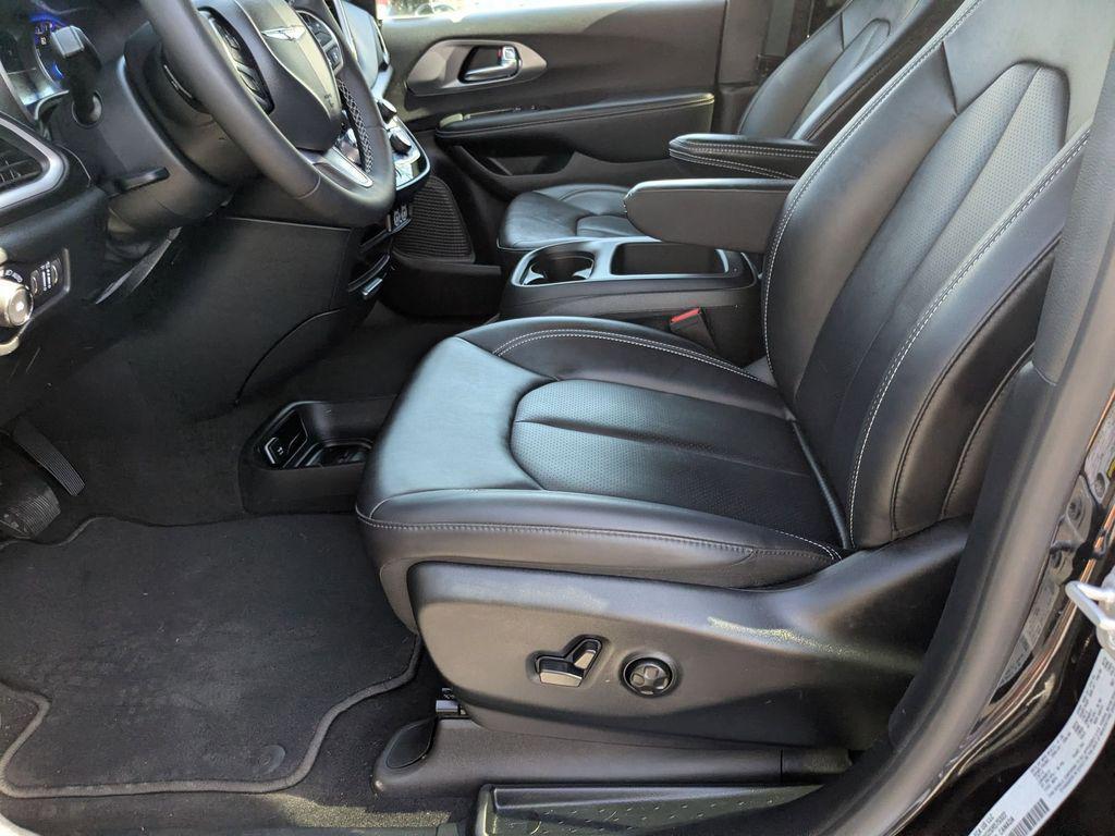 used 2025 Chrysler Pacifica car, priced at $27,499