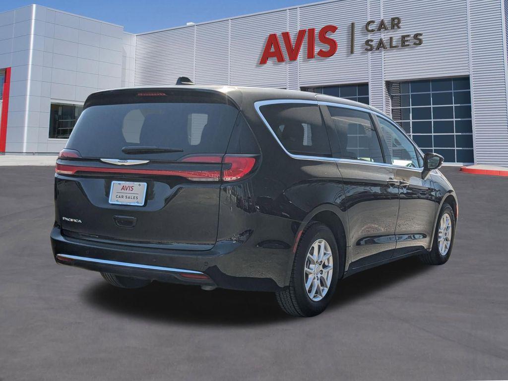 used 2025 Chrysler Pacifica car, priced at $27,499