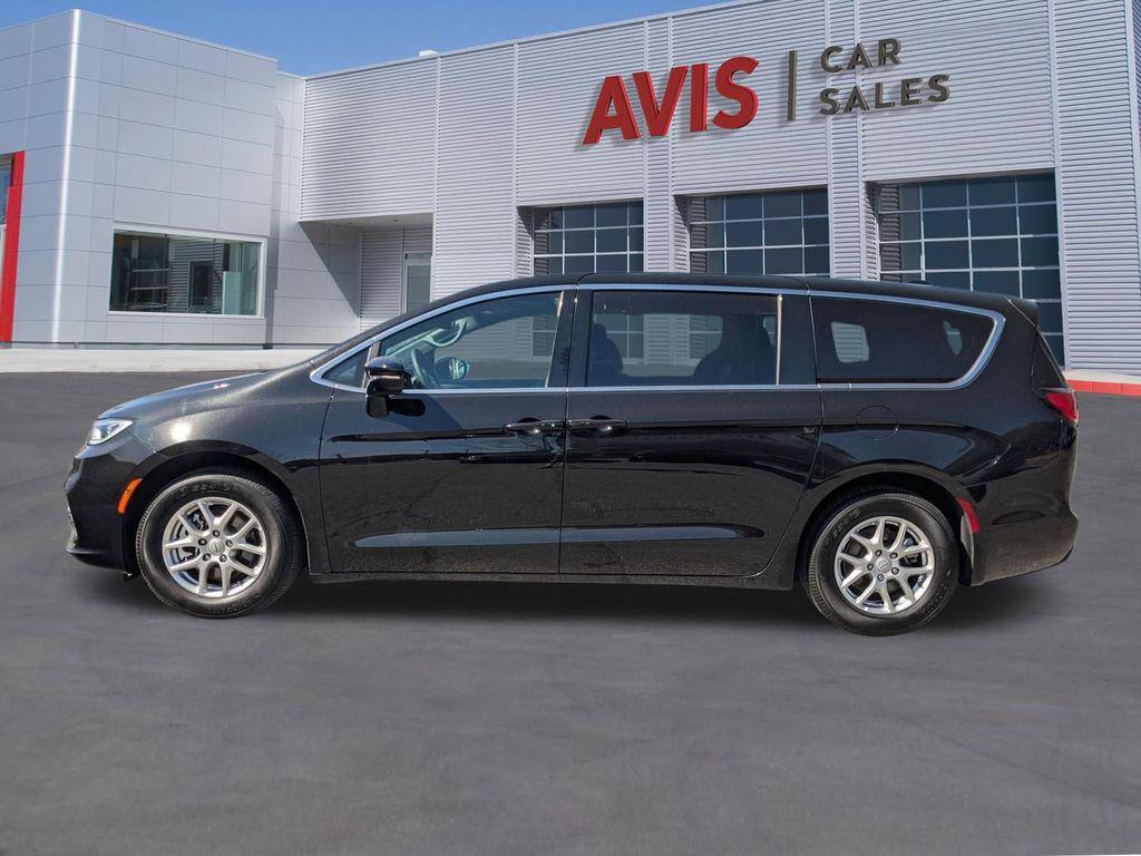 used 2025 Chrysler Pacifica car, priced at $27,499