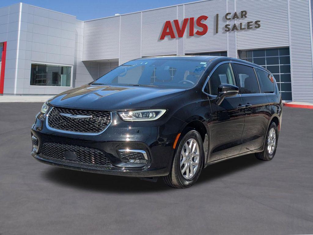 used 2025 Chrysler Pacifica car, priced at $27,499