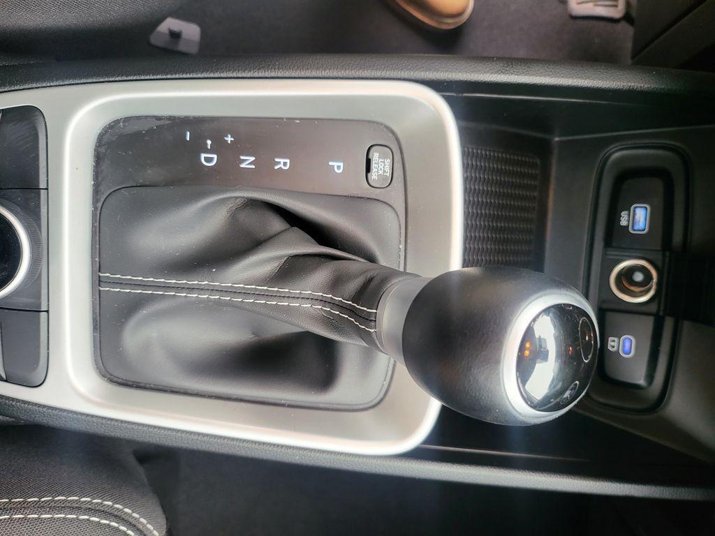 used 2025 Hyundai Venue car, priced at $17,999