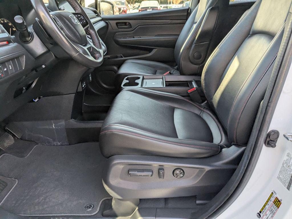 used 2025 Honda Odyssey car, priced at $35,899
