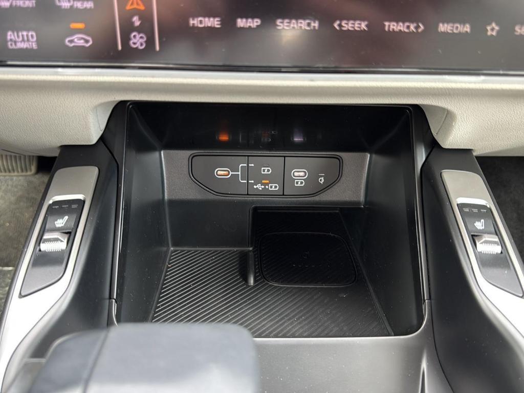 used 2025 Kia Sorento car, priced at $38,886