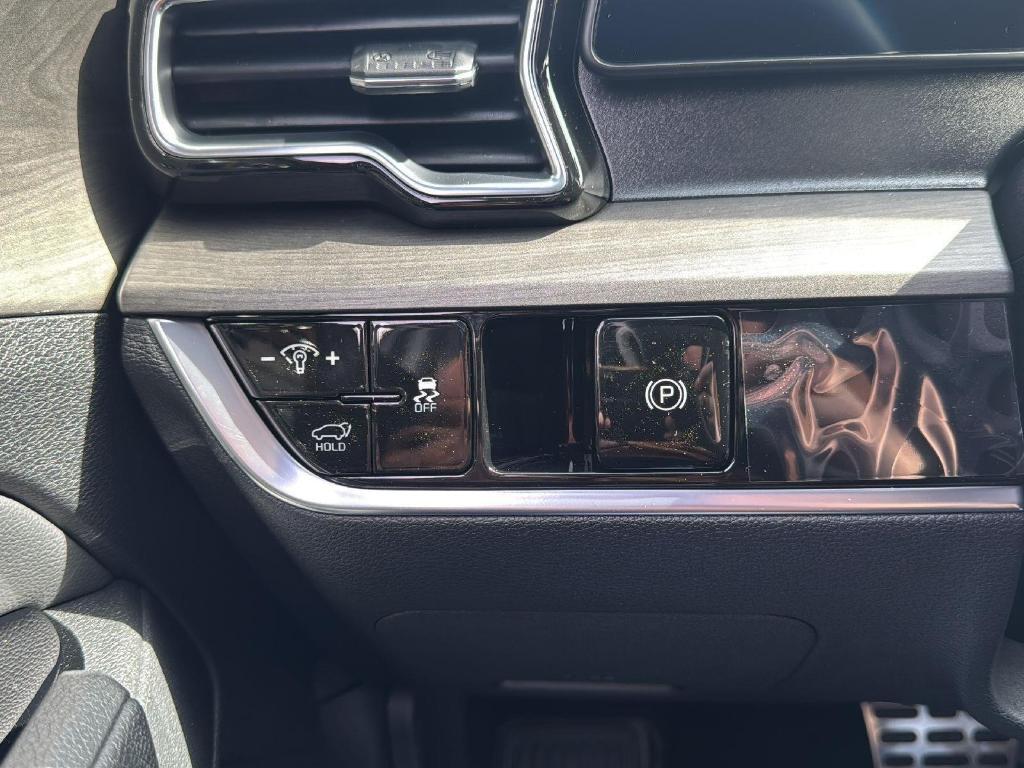 new 2025 Kia Sportage car, priced at $38,033