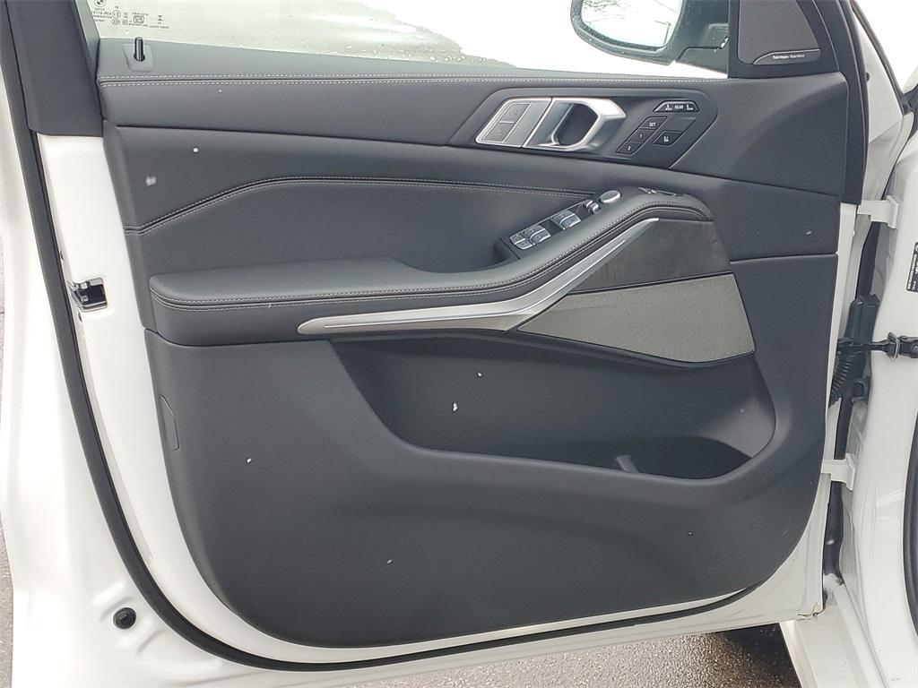 new 2026 BMW X7 car, priced at $92,320