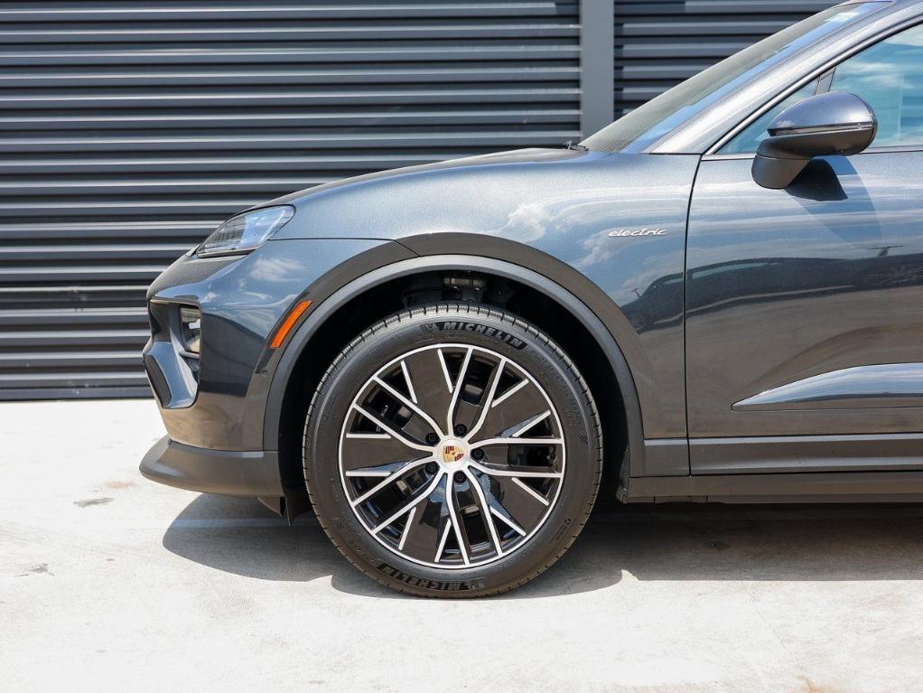 new 2025 Porsche Macan car