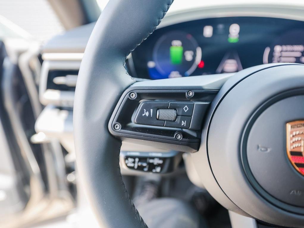 new 2025 Porsche Macan car