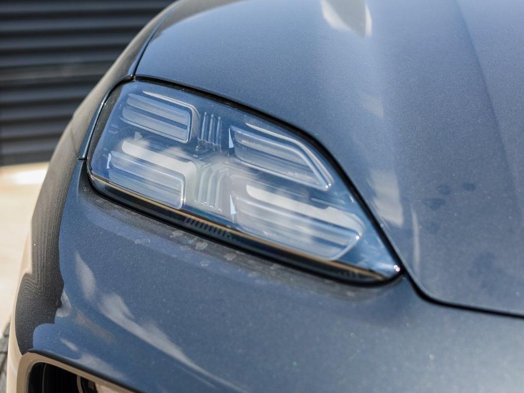 new 2025 Porsche Macan car