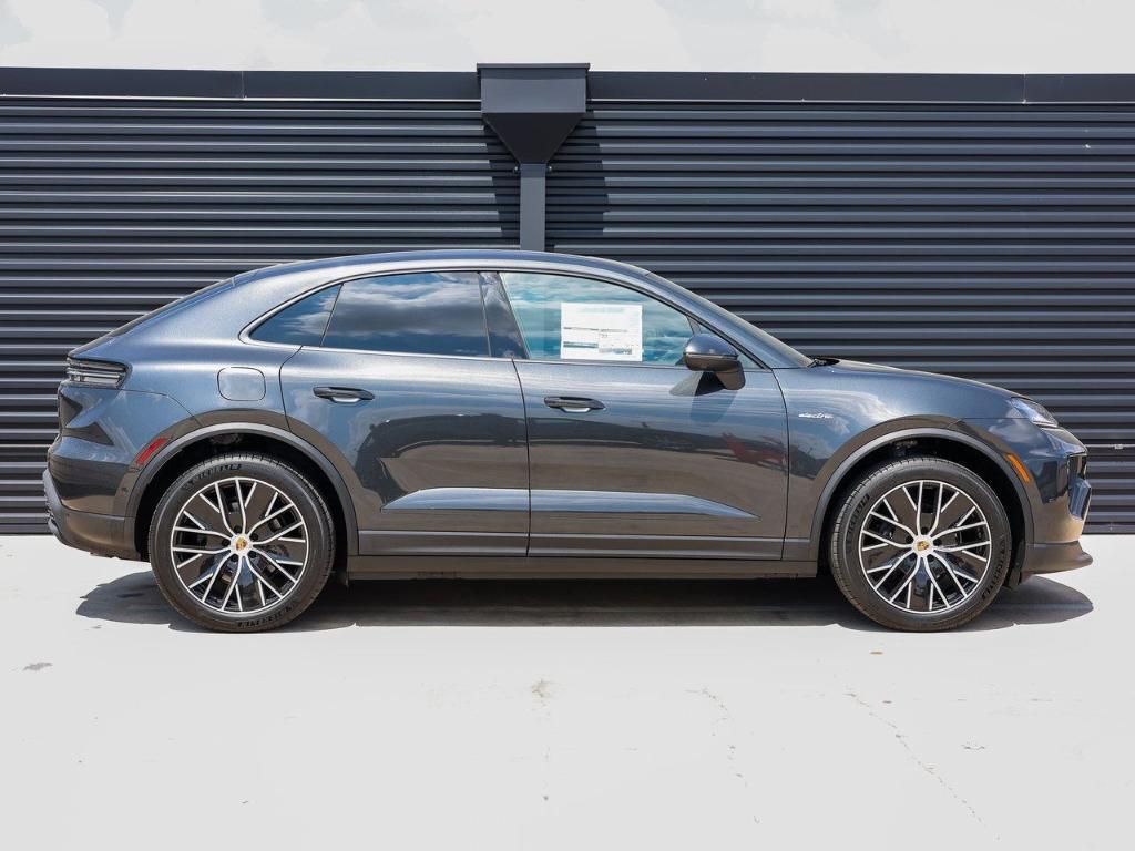 new 2025 Porsche Macan car