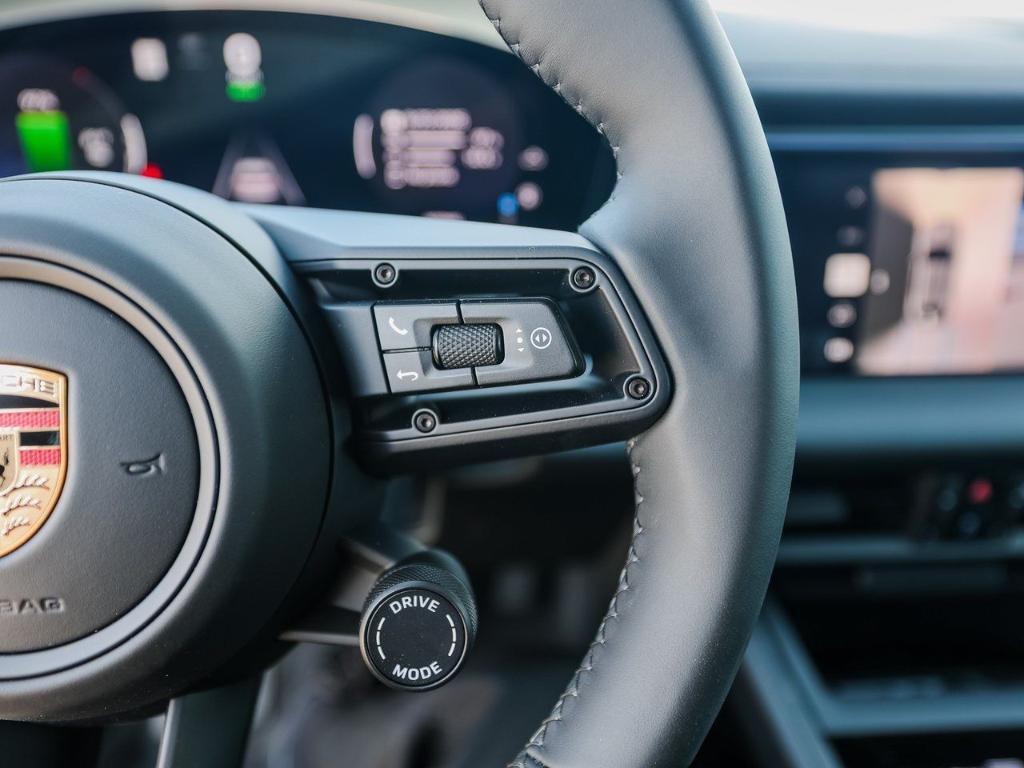 new 2025 Porsche Macan car