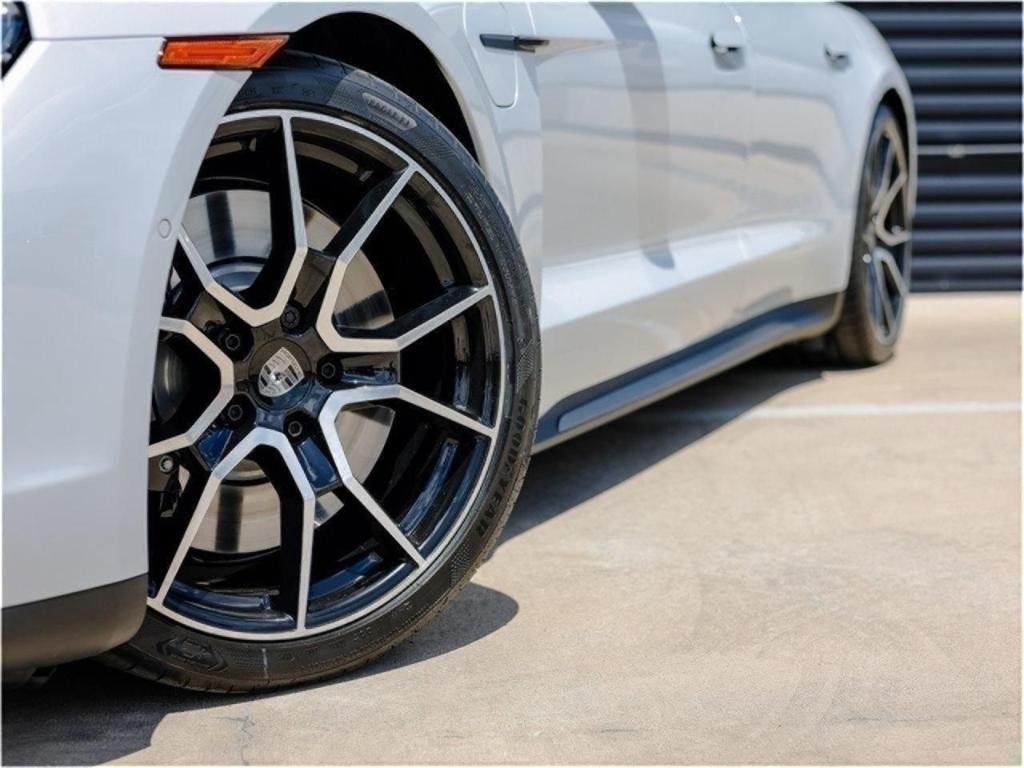 new 2025 Porsche Taycan car