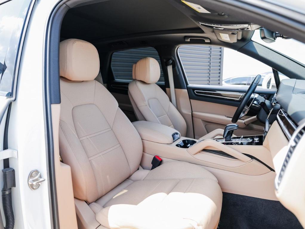 2023 White Porsche Cayenne