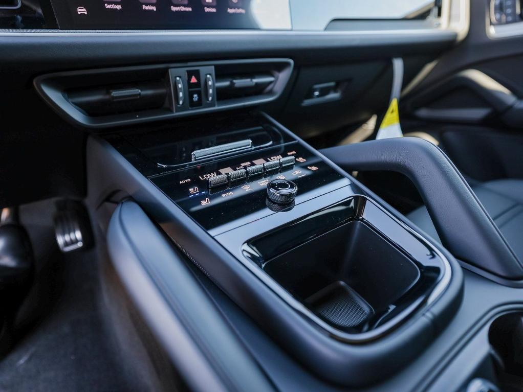 new 2025 Porsche Cayenne car