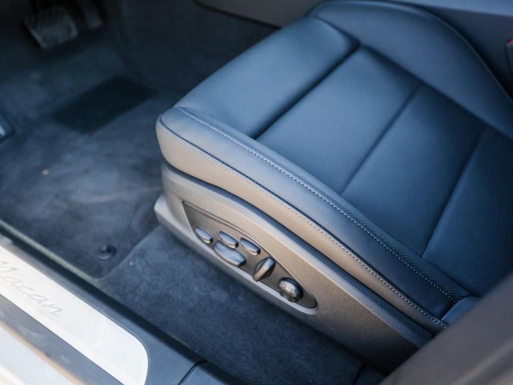 new 2025 Porsche Macan car