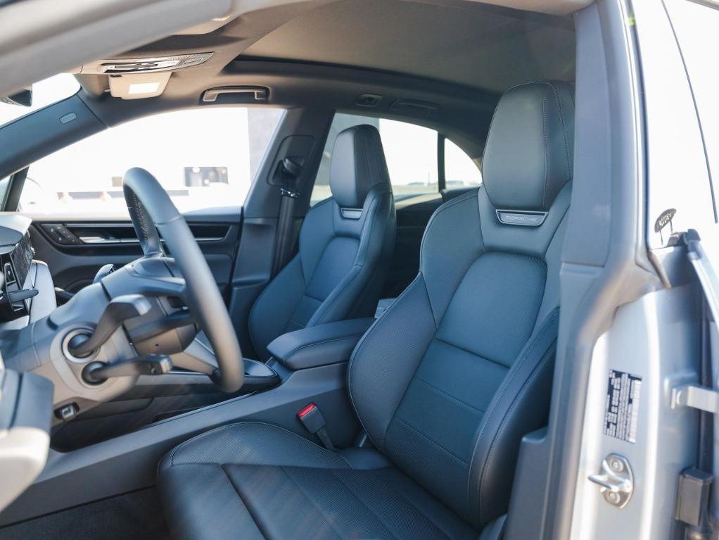 new 2025 Porsche Macan car