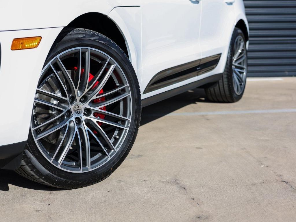 new 2025 Porsche Macan car