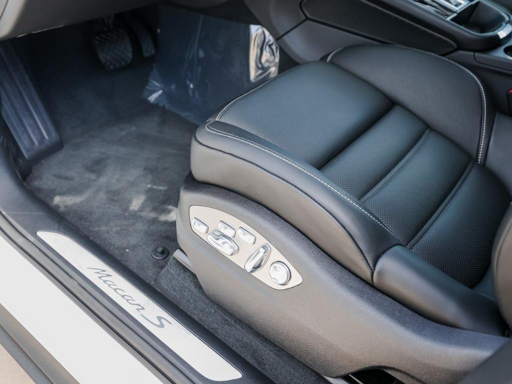 new 2025 Porsche Macan car