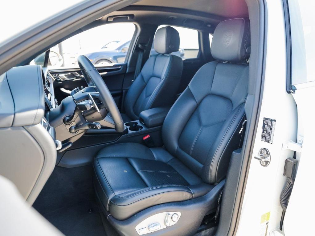 2025 White Porsche Macan