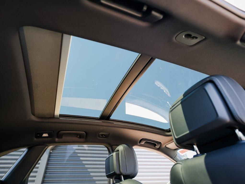 2025 White Porsche Macan