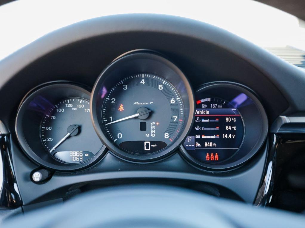 2025 White Porsche Macan