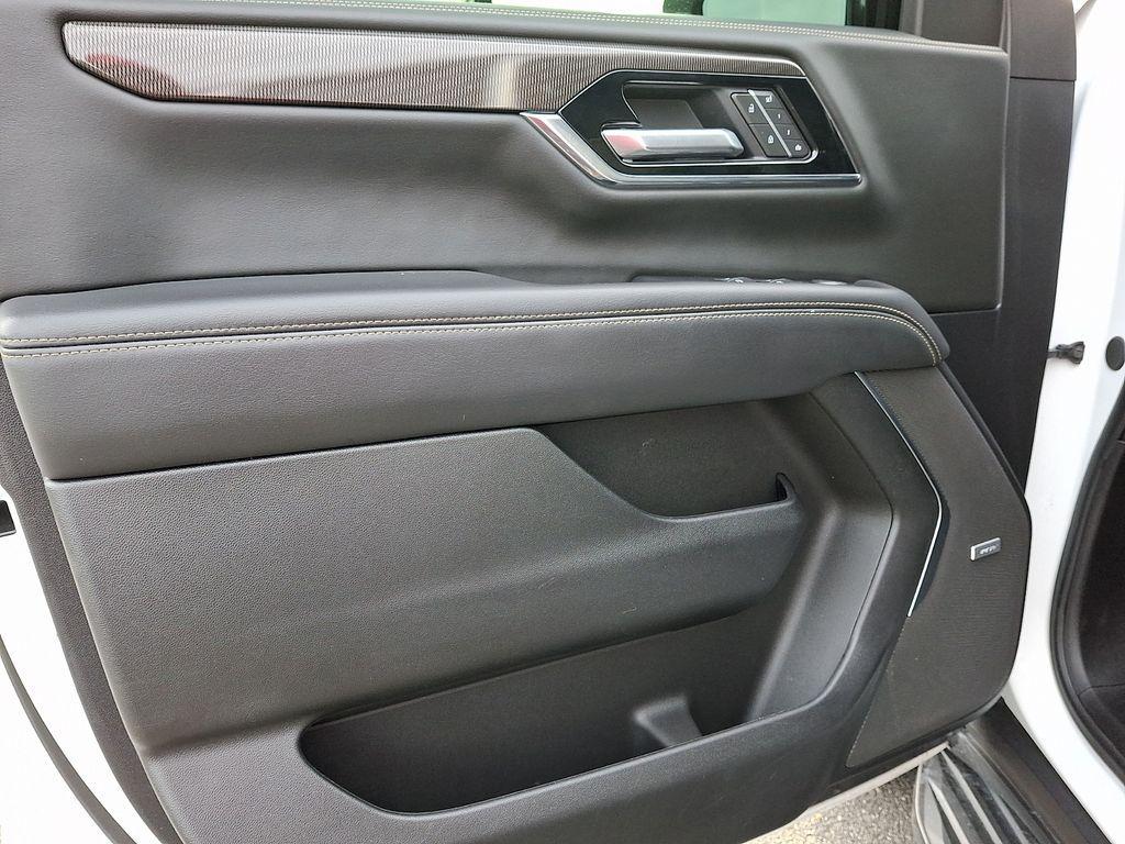 used 2025 GMC Yukon XL car, priced at $66,389