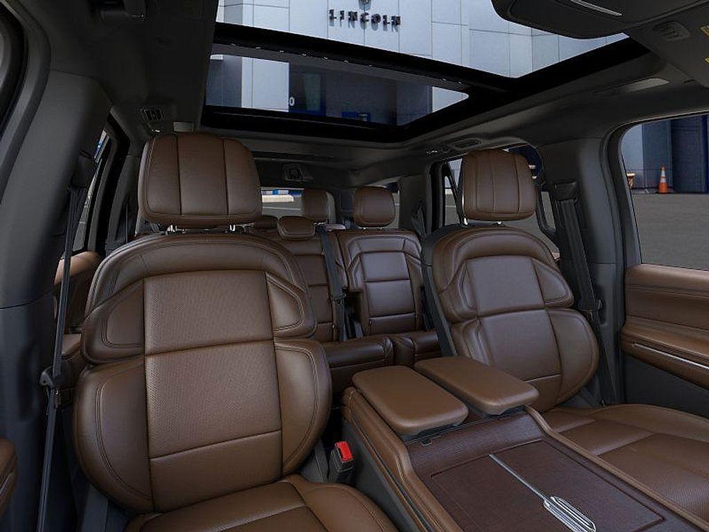 new 2025 Lincoln Navigator car, priced at $99,435