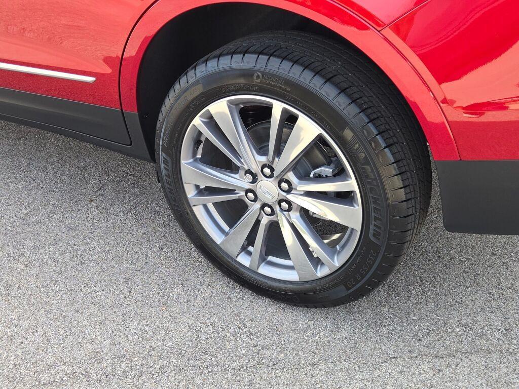 new 2025 Cadillac XT5 car, priced at $52,315