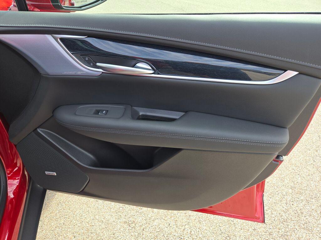 new 2025 Cadillac XT5 car, priced at $52,315